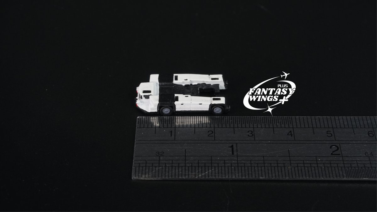Fantasywings+ 1/400 Push Back Truck AST-1 + AST-1 6x6 ( 2-cars Set )